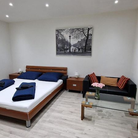 Apartment Flora - Late Check-Out At Noon 12 O Clock For Free Bratislava Exteriör bild