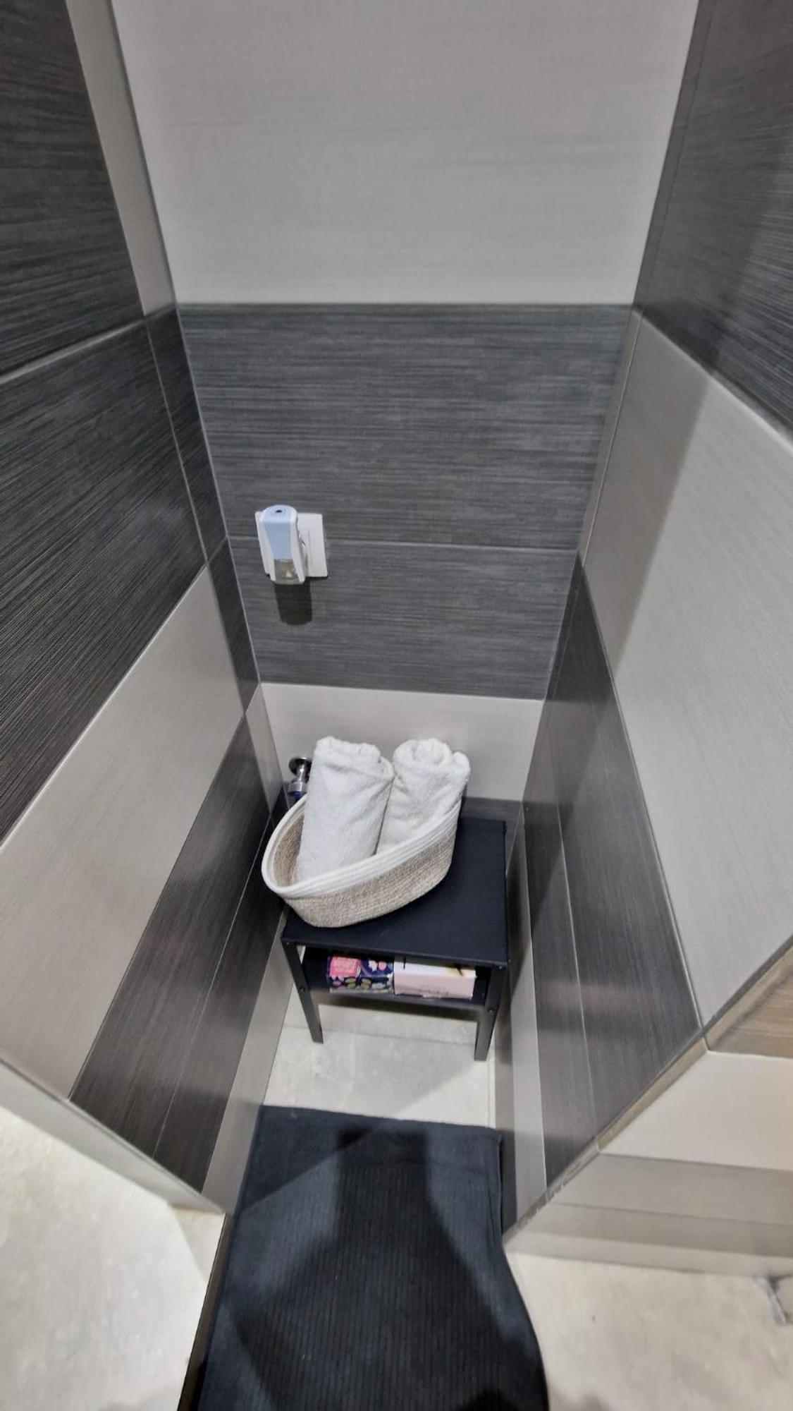 Apartment Flora - Late Check-Out At Noon 12 O Clock For Free Bratislava Exteriör bild