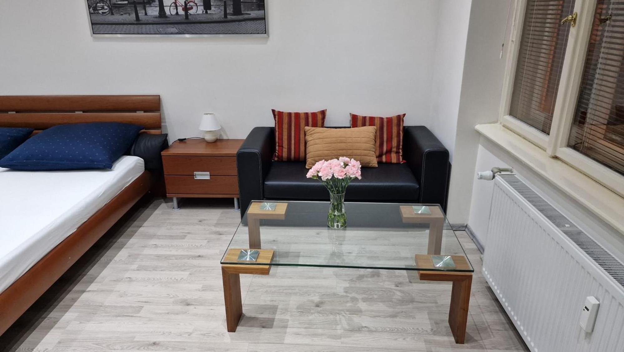 Apartment Flora - Late Check-Out At Noon 12 O Clock For Free Bratislava Exteriör bild