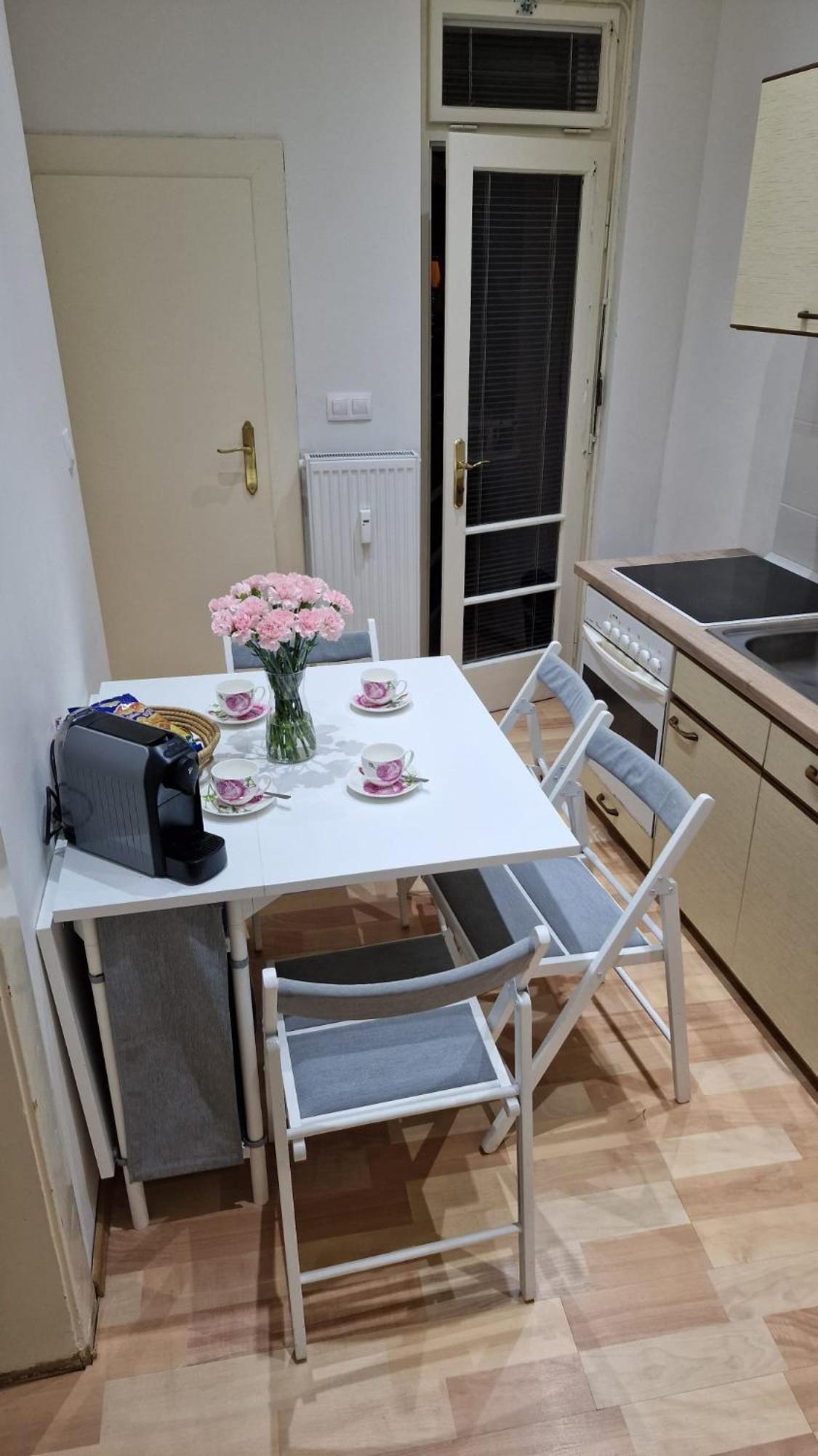 Apartment Flora - Late Check-Out At Noon 12 O Clock For Free Bratislava Exteriör bild
