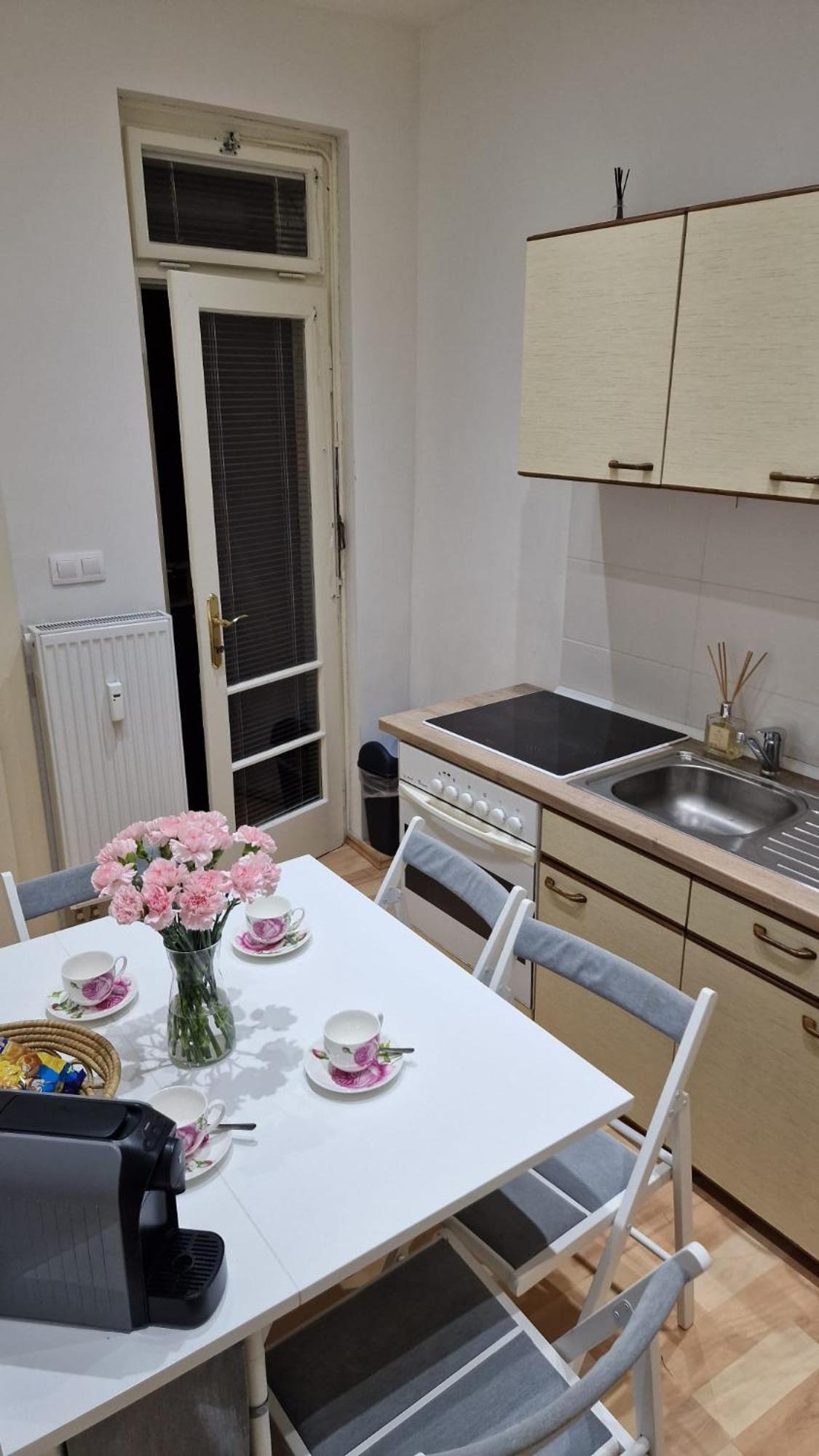 Apartment Flora - Late Check-Out At Noon 12 O Clock For Free Bratislava Exteriör bild